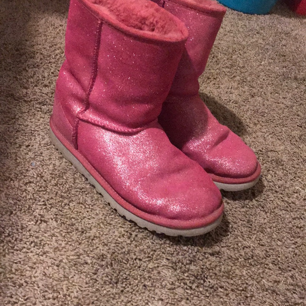 Sparkly pink short Ugg boots size 5.